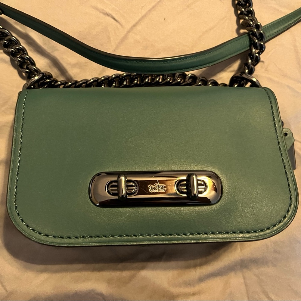 EUC Coach Swagger 20 Leather Shoulder Bag Green Gunmetal Chain Strap